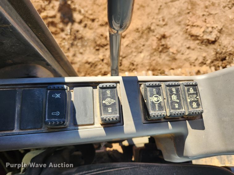 image for item KT9597 2008 John Deere 200D LC  excavator