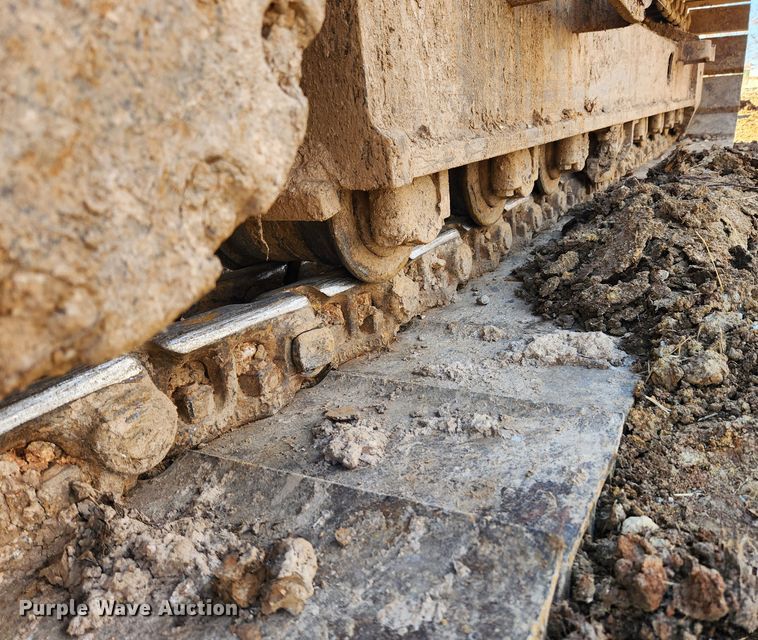 image for item KT9597 2008 John Deere 200D LC  excavator