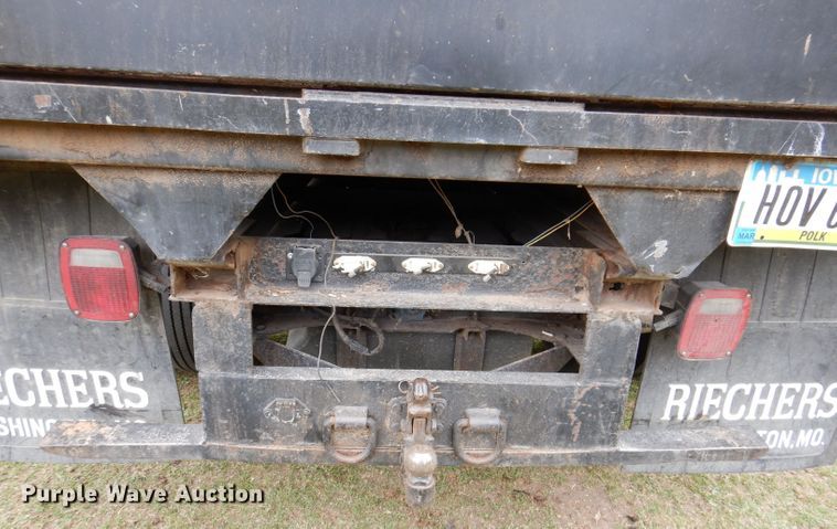 image for item KW9478 1999 Ford F450 Super Duty  chipper truck