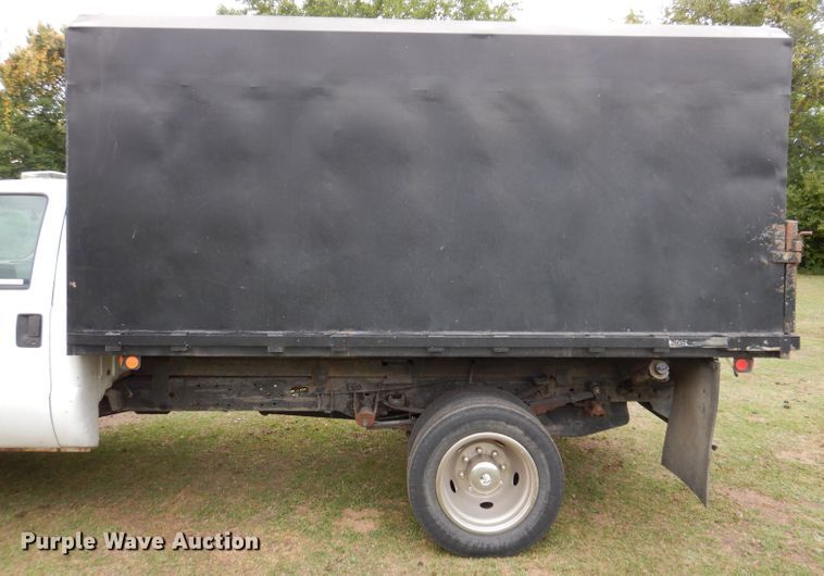 image for item KW9478 1999 Ford F450 Super Duty  chipper truck