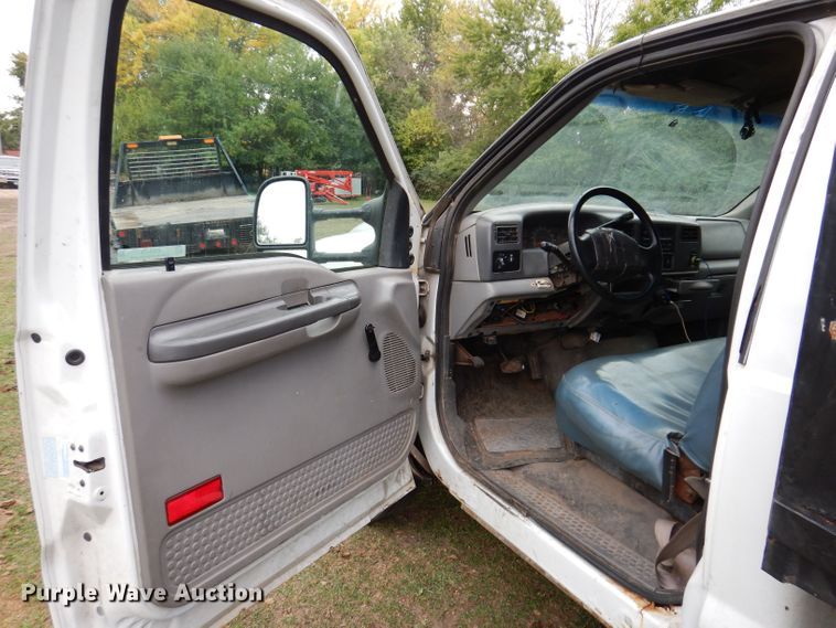 image for item KW9478 1999 Ford F450 Super Duty  chipper truck