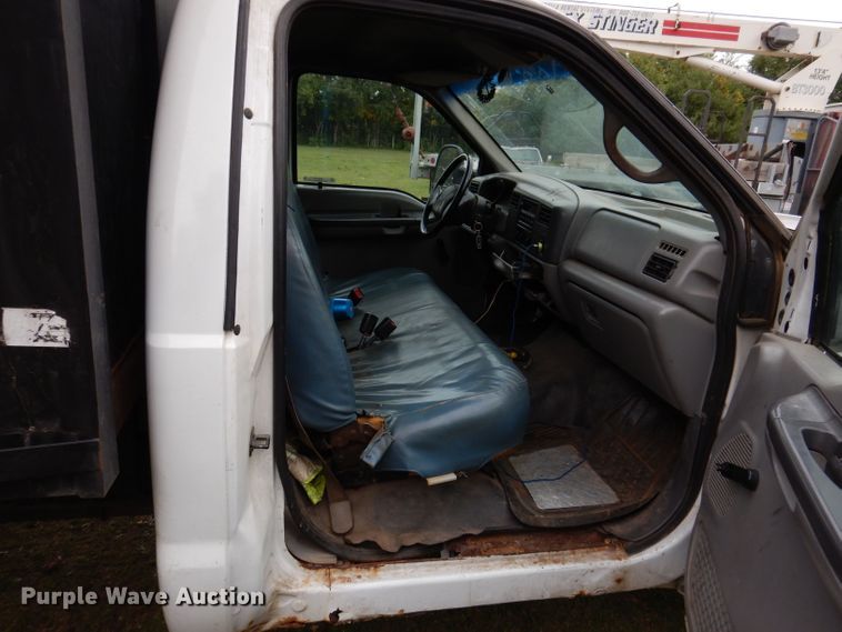 image for item KW9478 1999 Ford F450 Super Duty  chipper truck