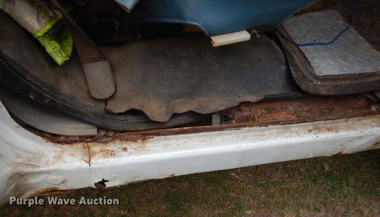 image for item KW9478 1999 Ford F450 Super Duty  chipper truck