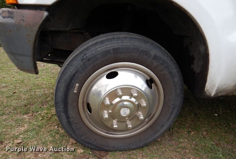 image for item KW9478 1999 Ford F450 Super Duty  chipper truck