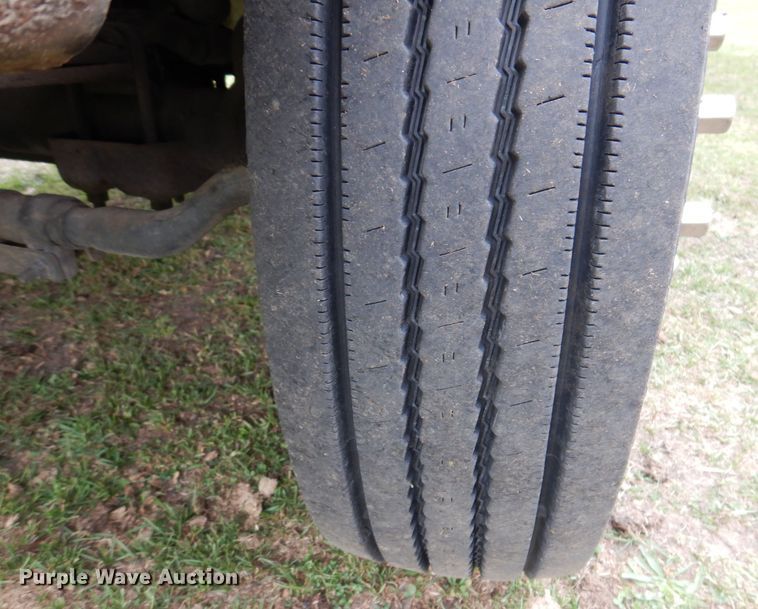 image for item KW9478 1999 Ford F450 Super Duty  chipper truck