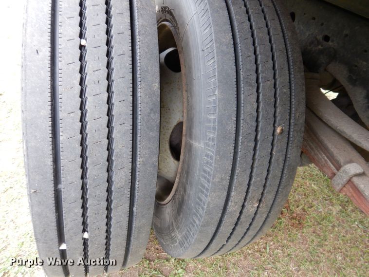 image for item KW9478 1999 Ford F450 Super Duty  chipper truck