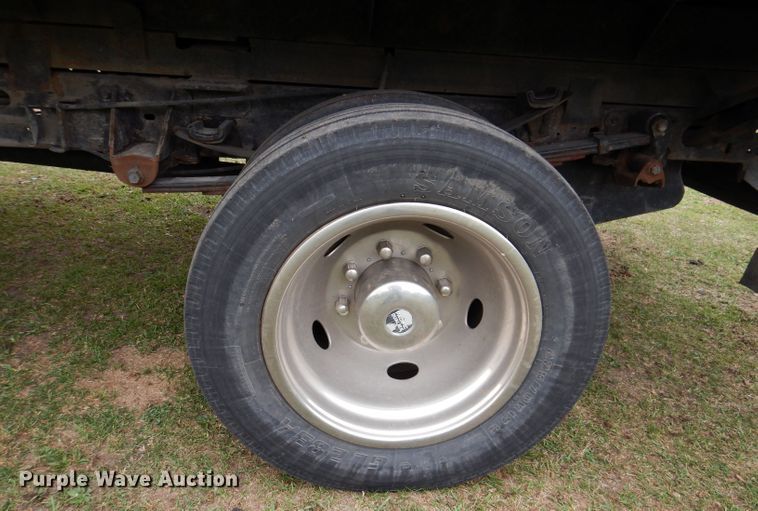 image for item KW9478 1999 Ford F450 Super Duty  chipper truck