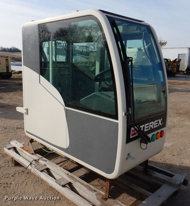 image for item KW9619 Terex  crane cab