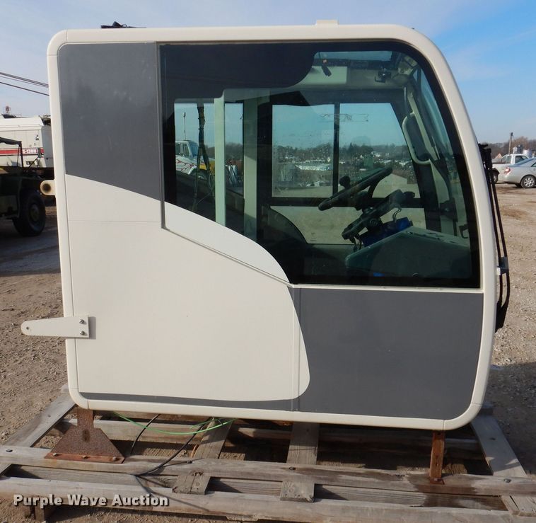 image for item KW9619 Terex  crane cab