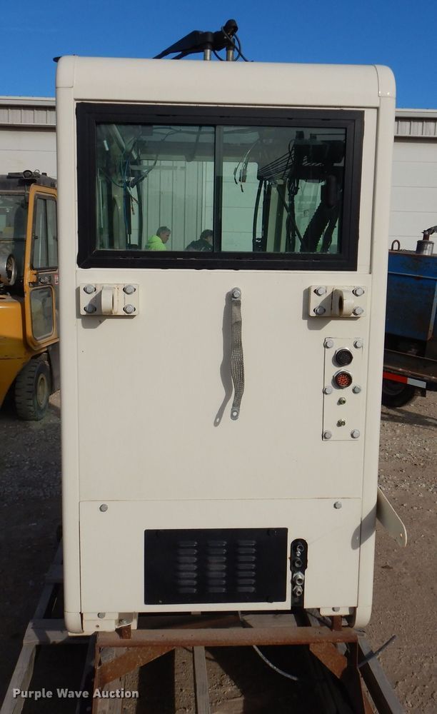 image for item KW9619 Terex  crane cab