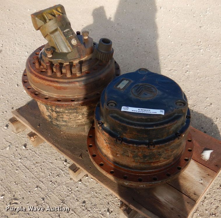 image for item KW9622 (2) hydraulic final drives