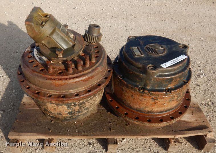 image for item KW9622 (2) hydraulic final drives