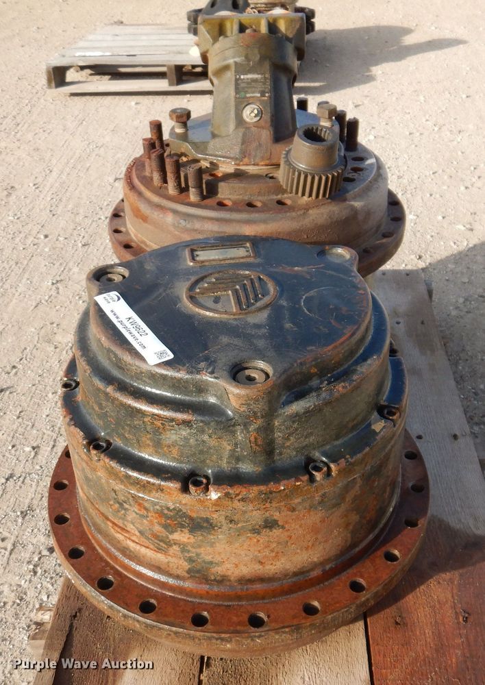 image for item KW9622 (2) hydraulic final drives