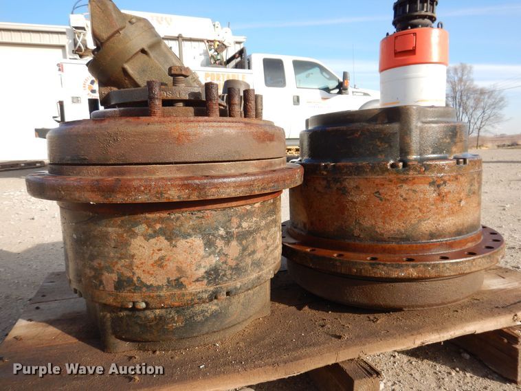 image for item KW9622 (2) hydraulic final drives