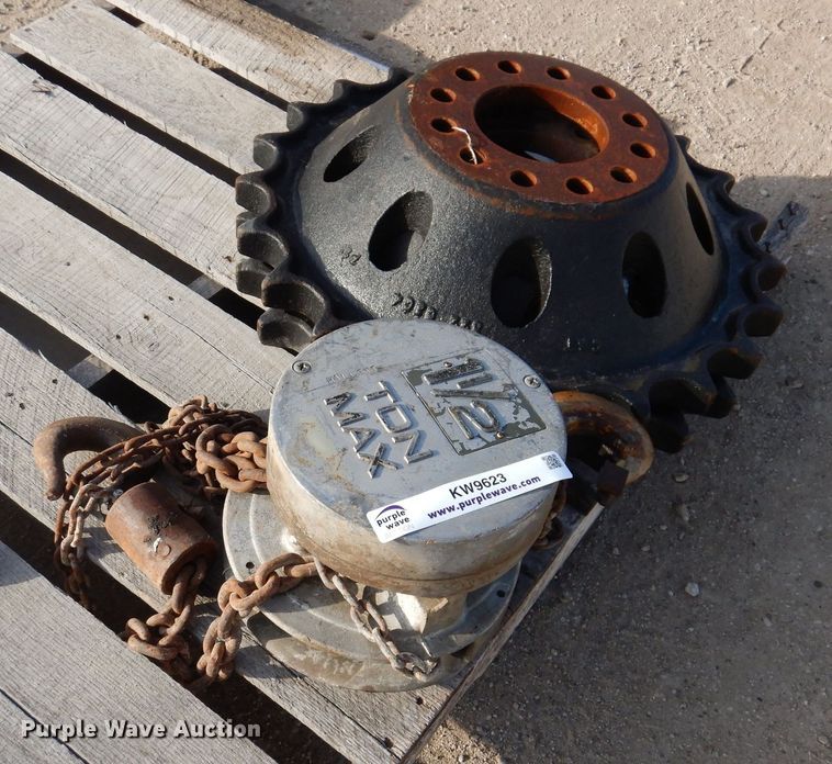 image for item KW9623 (2) undercarriage sprockets