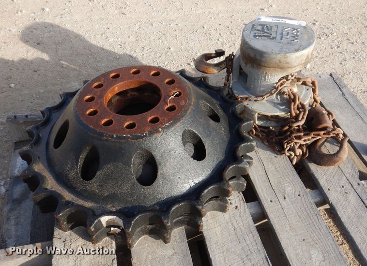 image for item KW9623 (2) undercarriage sprockets