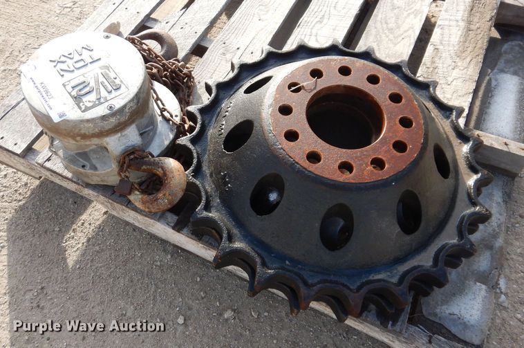 image for item KW9623 (2) undercarriage sprockets