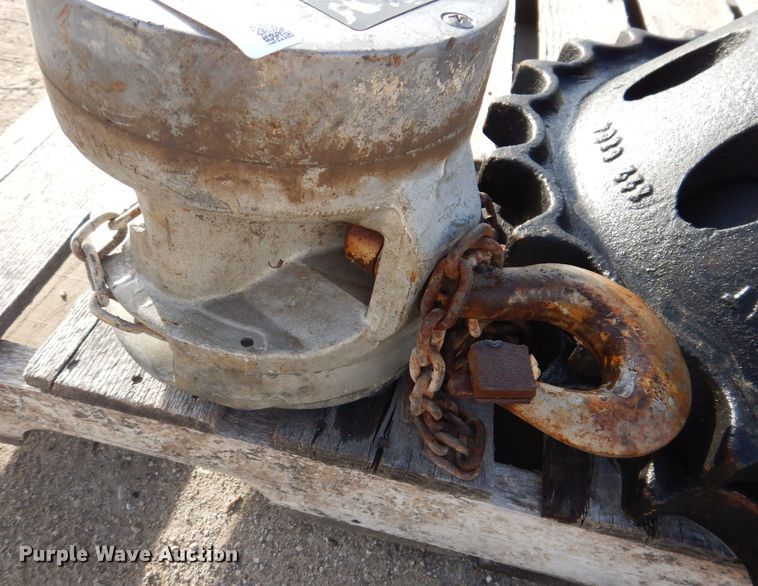 image for item KW9623 (2) undercarriage sprockets