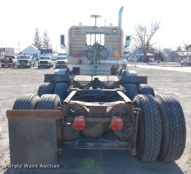 image for item KW9634 1999 Mack CH600  semi truck