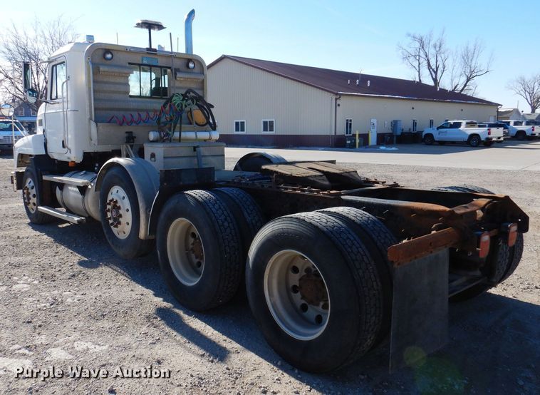 image for item KW9634 1999 Mack CH600  semi truck