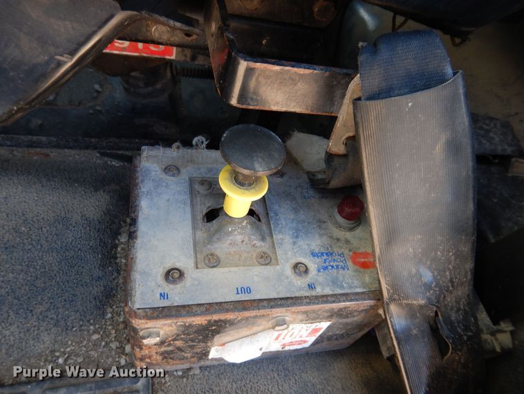 image for item KW9634 1999 Mack CH600  semi truck