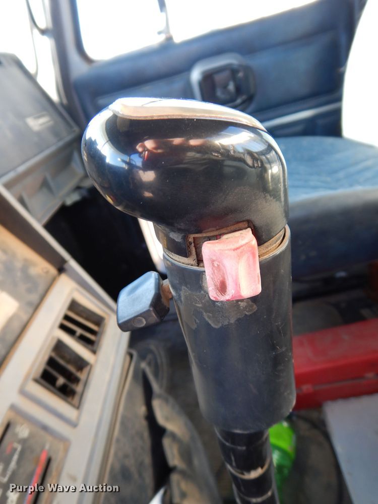 image for item KW9634 1999 Mack CH600  semi truck