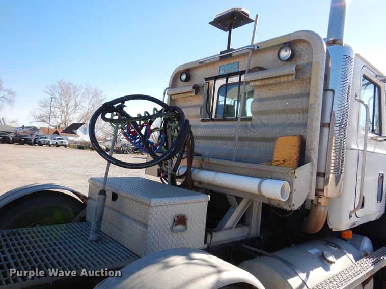 image for item KW9634 1999 Mack CH600  semi truck