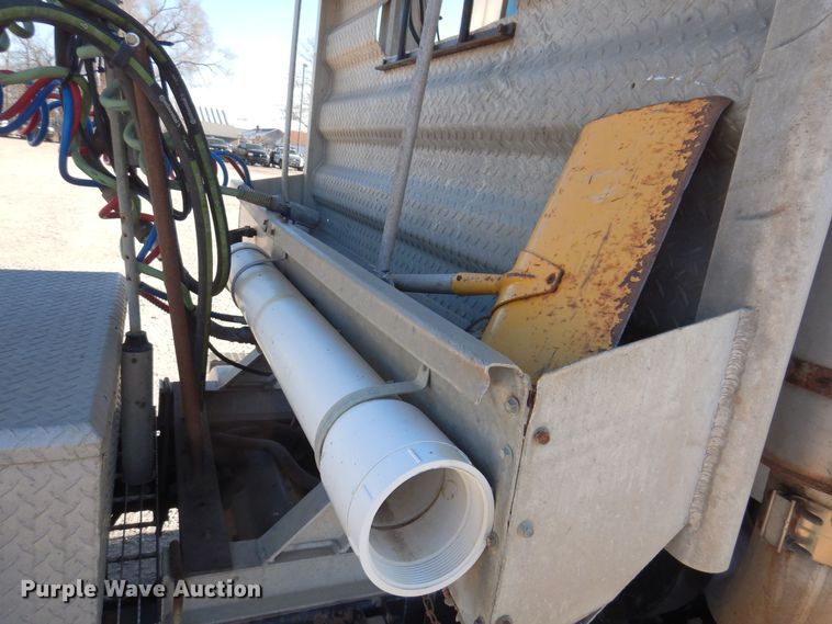 image for item KW9634 1999 Mack CH600  semi truck