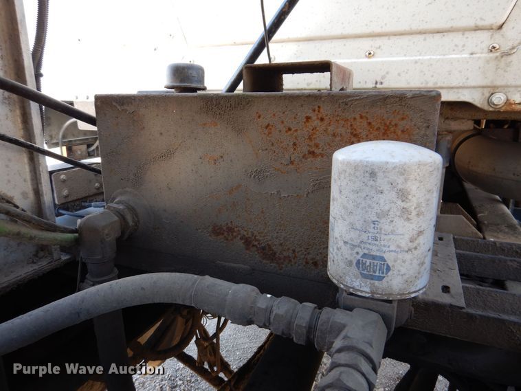 image for item KW9634 1999 Mack CH600  semi truck