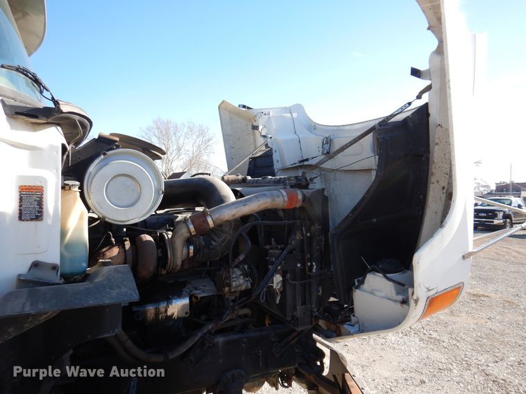 image for item KW9634 1999 Mack CH600  semi truck