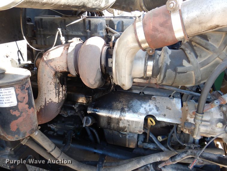 image for item KW9634 1999 Mack CH600  semi truck