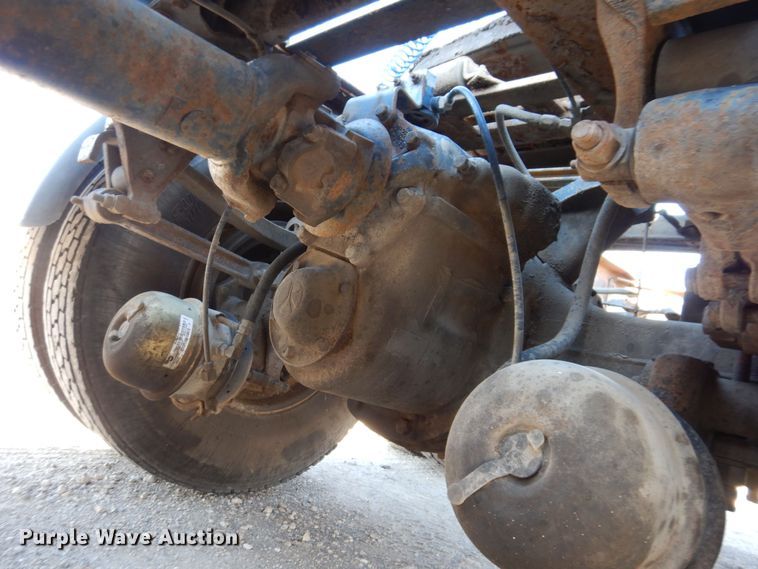 image for item KW9634 1999 Mack CH600  semi truck