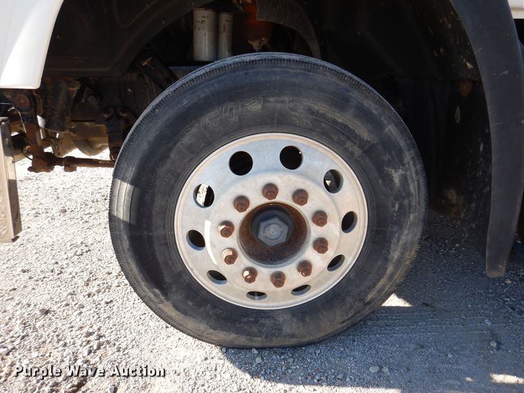 image for item KW9634 1999 Mack CH600  semi truck