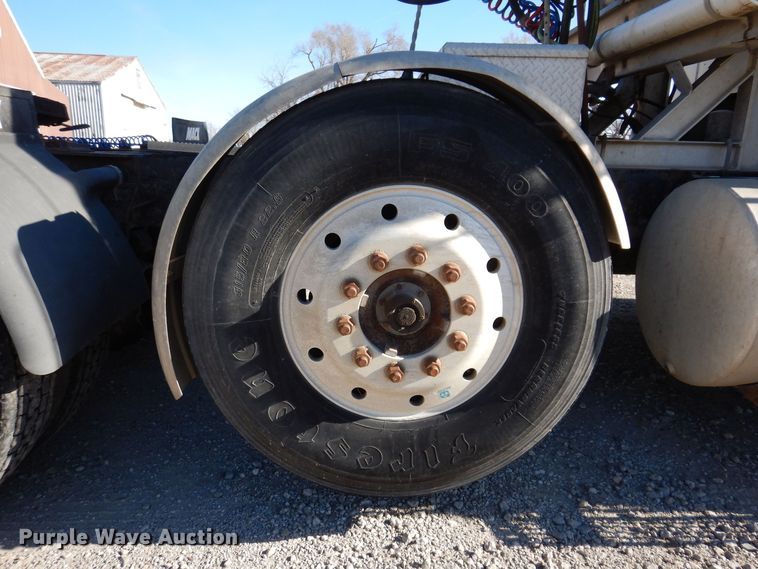 image for item KW9634 1999 Mack CH600  semi truck