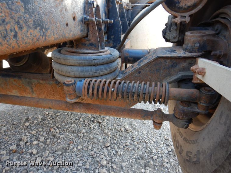 image for item KW9634 1999 Mack CH600  semi truck