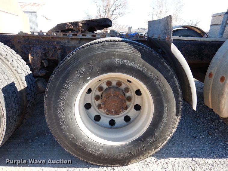 image for item KW9634 1999 Mack CH600  semi truck