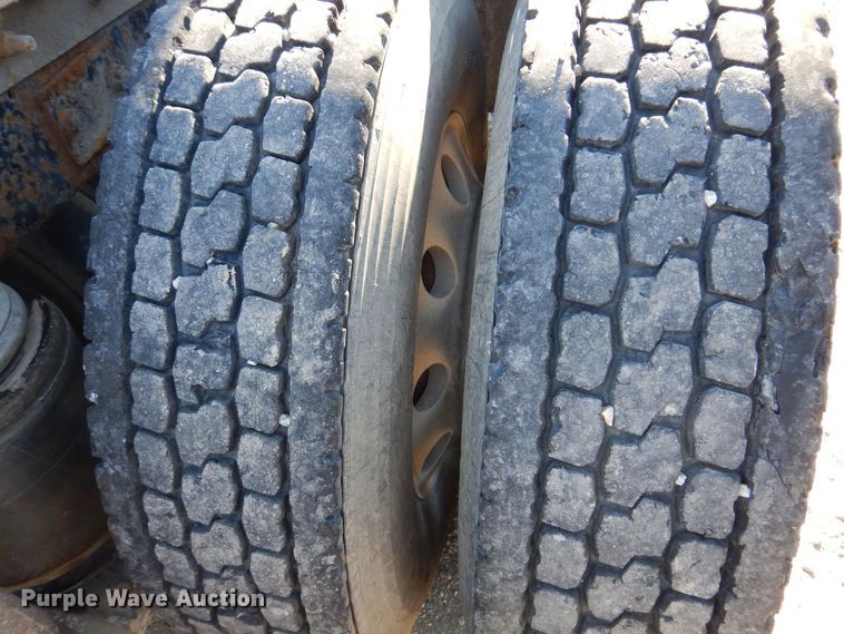 image for item KW9634 1999 Mack CH600  semi truck