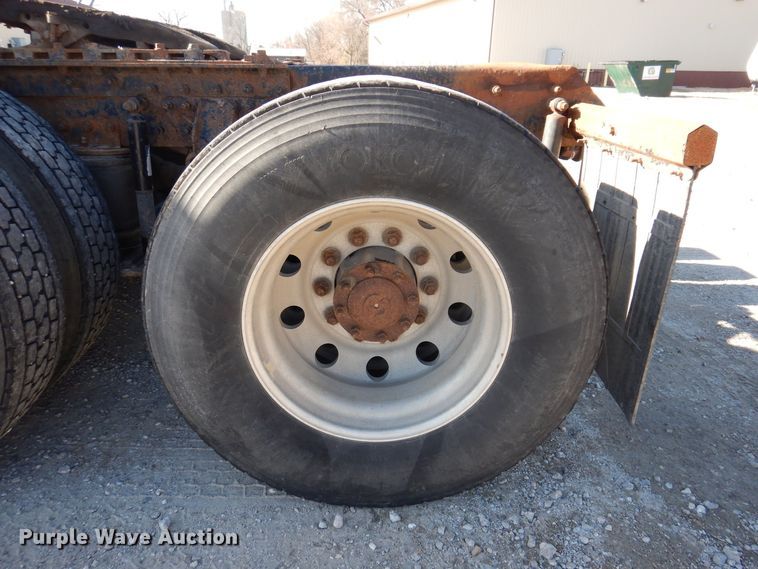 image for item KW9634 1999 Mack CH600  semi truck