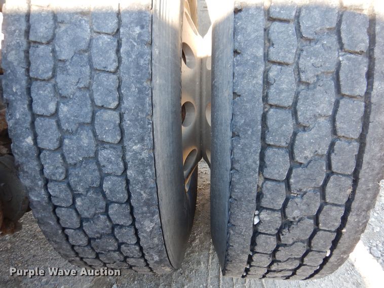 image for item KW9634 1999 Mack CH600  semi truck