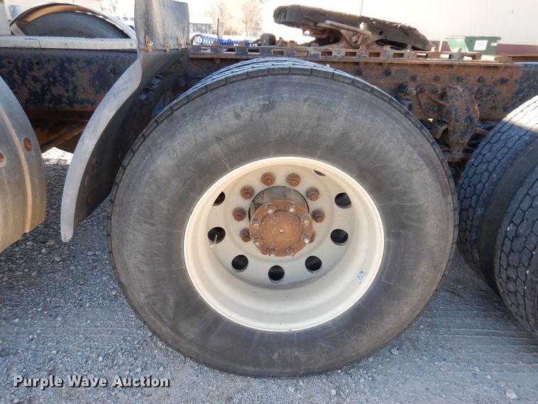 image for item KW9634 1999 Mack CH600  semi truck