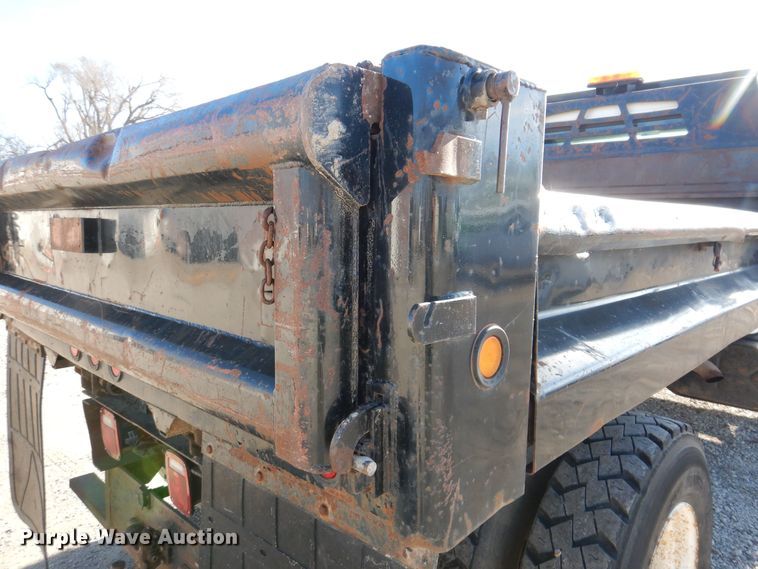 image for item KW9636 1995 International 4900  dump truck