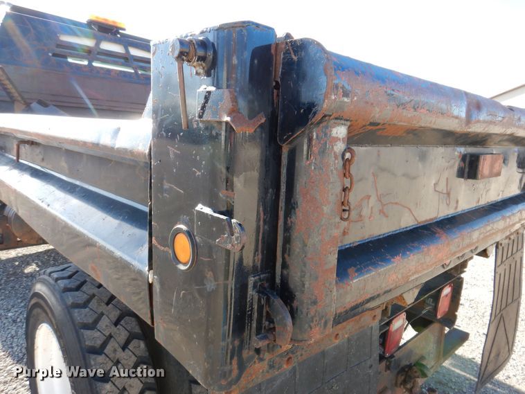 image for item KW9636 1995 International 4900  dump truck