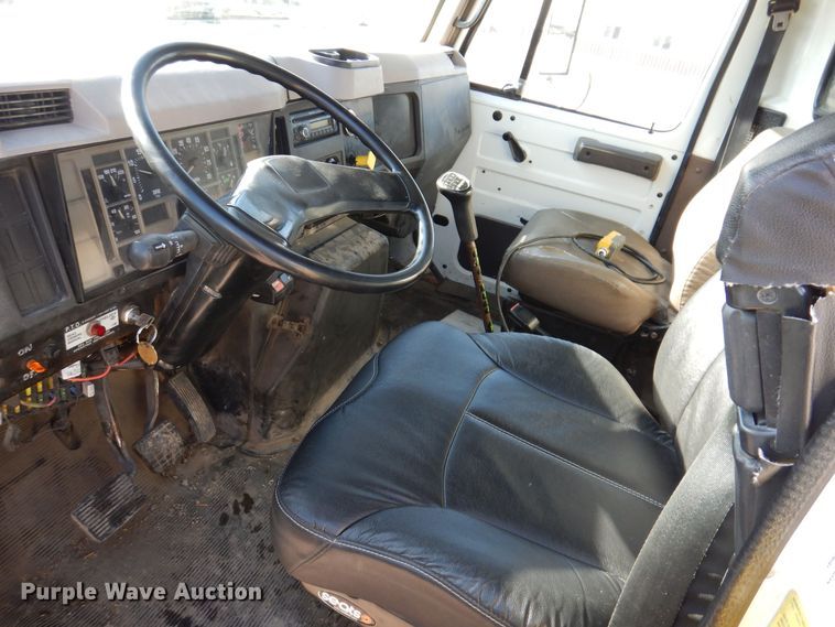 image for item KW9636 1995 International 4900  dump truck