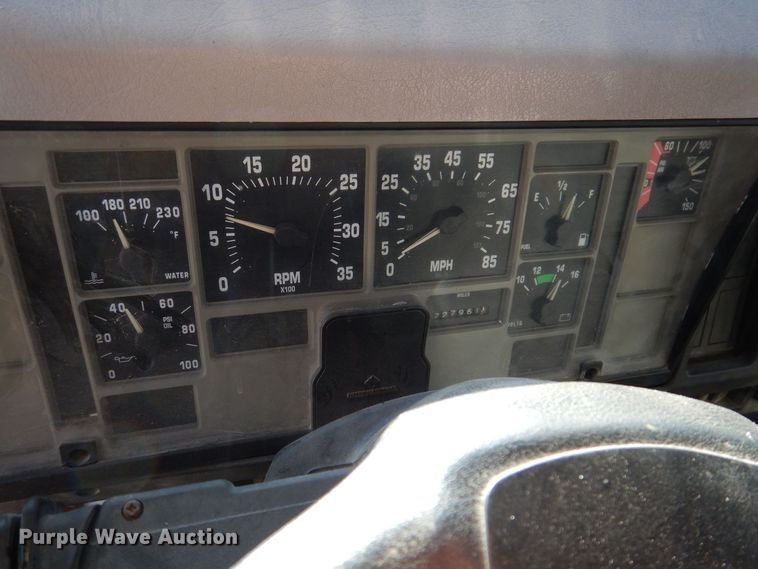 image for item KW9636 1995 International 4900  dump truck