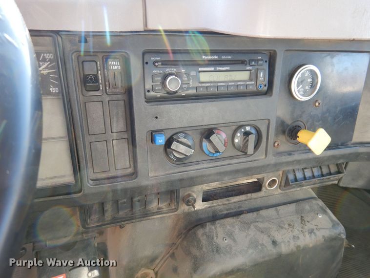 image for item KW9636 1995 International 4900  dump truck