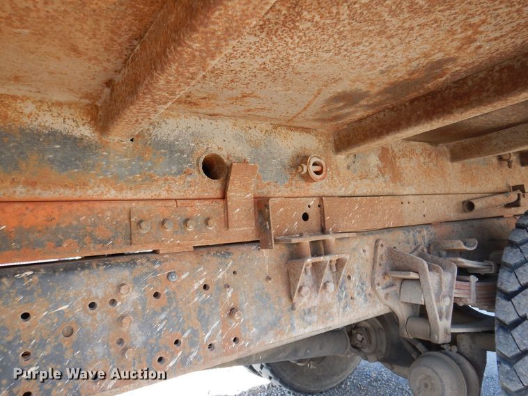 image for item KW9636 1995 International 4900  dump truck
