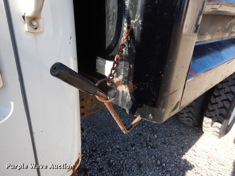 image for item KW9636 1995 International 4900  dump truck