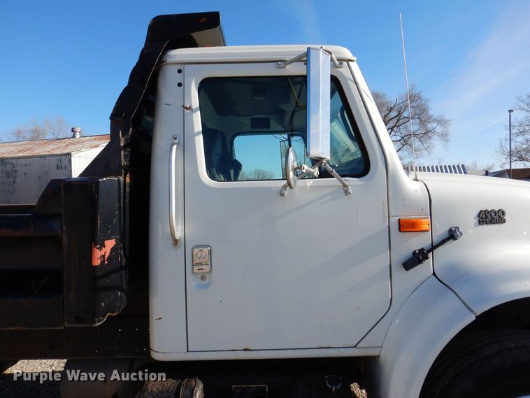 image for item KW9636 1995 International 4900  dump truck