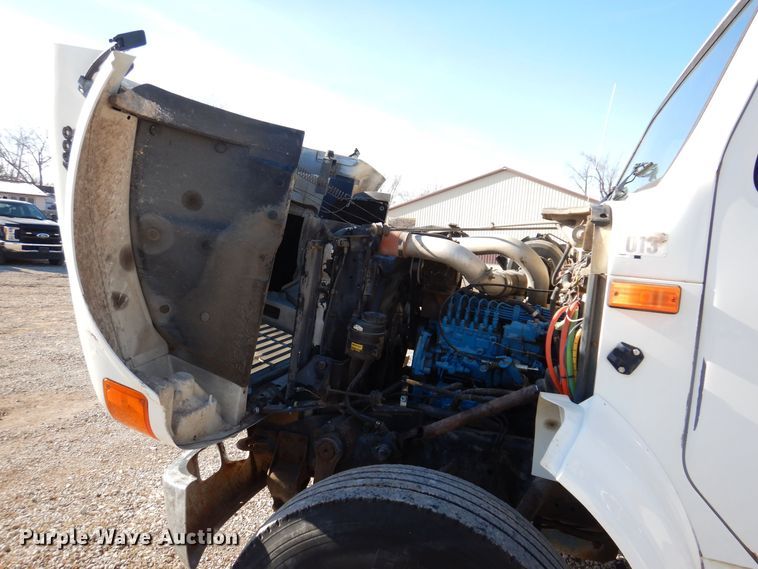 image for item KW9636 1995 International 4900  dump truck