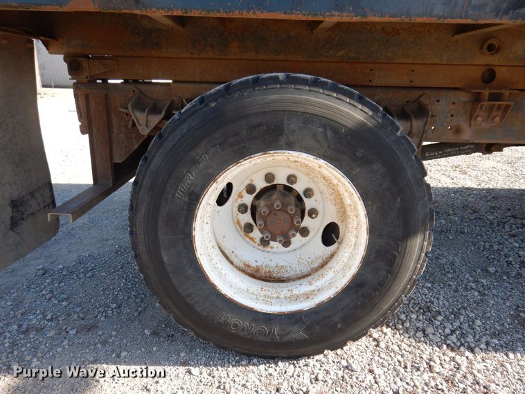 image for item KW9636 1995 International 4900  dump truck